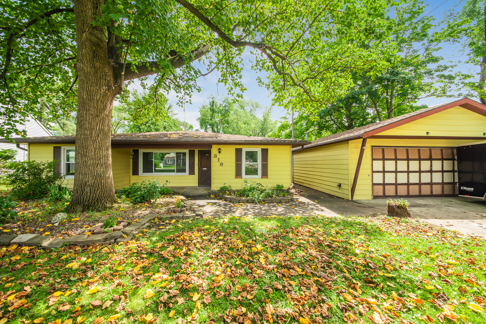 318 East North Street Lockport, IL 60441 - Photo 2 of 14 front view of a house with a yard