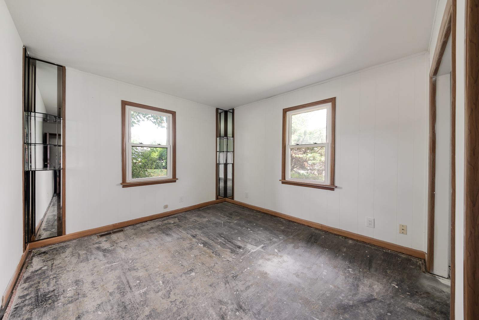 318 East North Street Lockport, IL 60441 - Photo 8 of 14 an empty room with windows