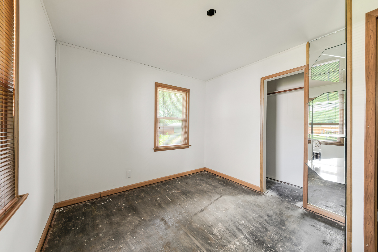 318 East North Street Lockport, IL 60441 - Photo 9 of 14 an empty room with a bathroom and a window
