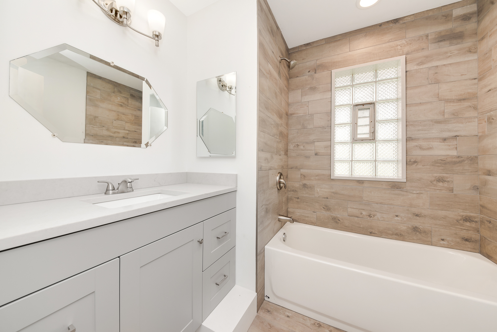 318 East North Street Lockport, IL 60441 - Photo 10 of 14 a bathroom with a bathtub and a sink