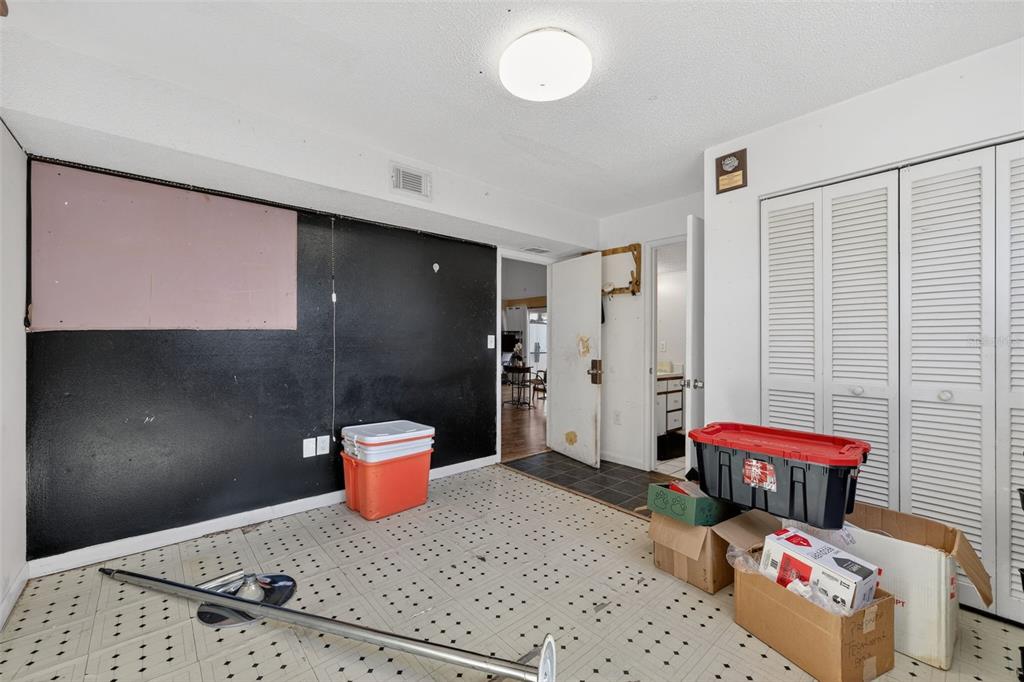 3010 Shepherd Road Mulberry, FL 33860 - Photo 12 of 28 a children room with a couch