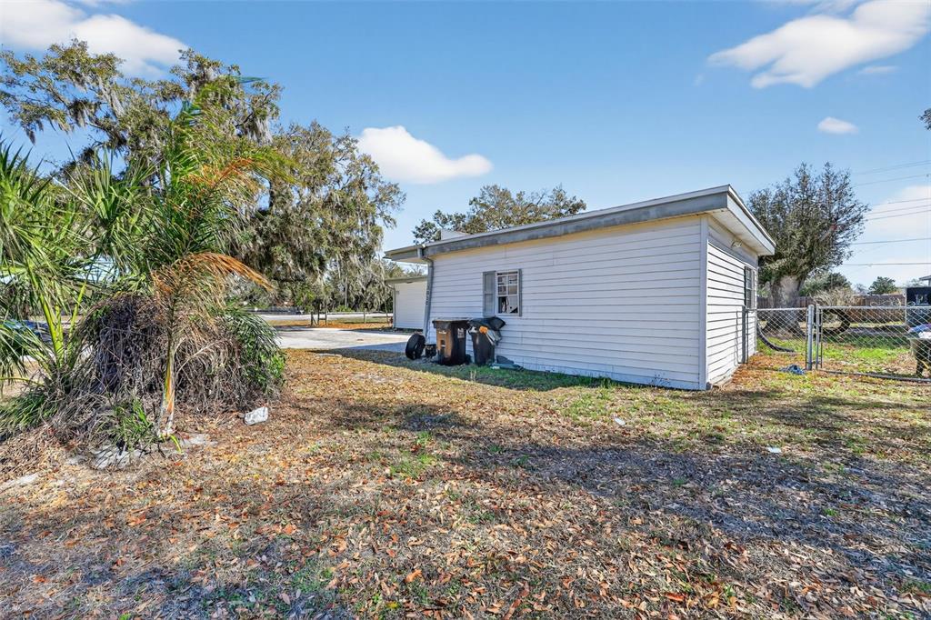 3010 Shepherd Road Mulberry, FL 33860 - Photo 2 of 28 a view of a house with a yard