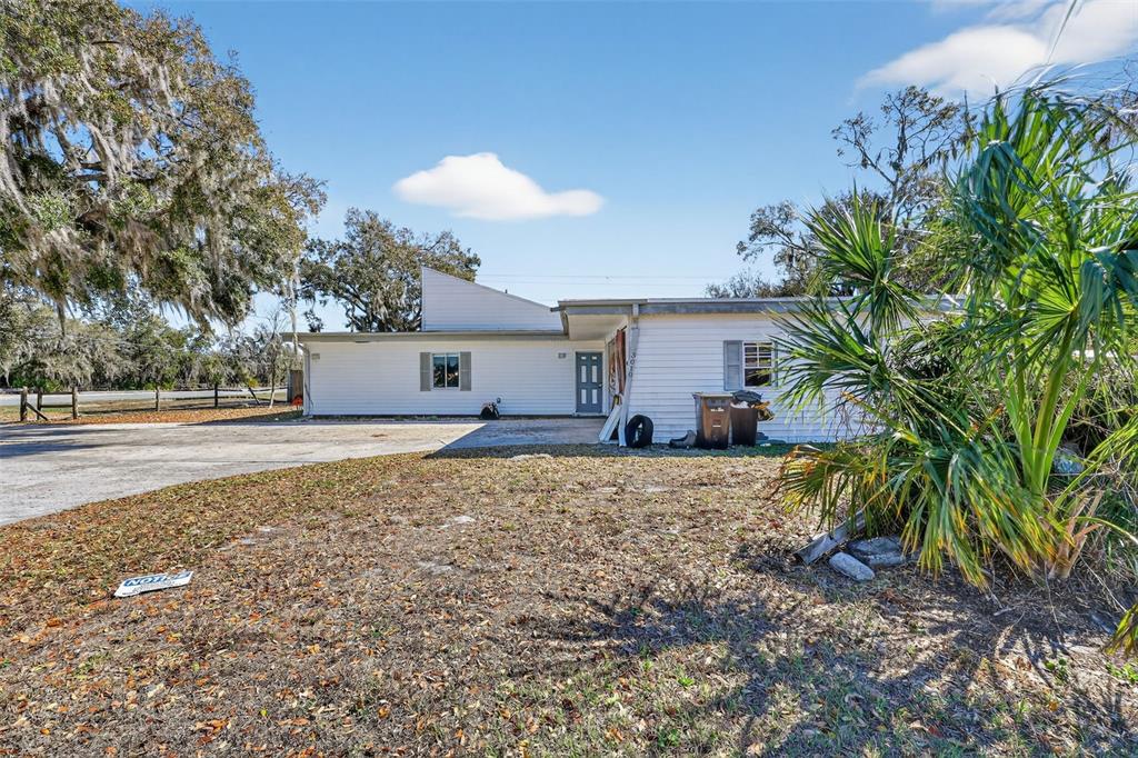 3010 Shepherd Road Mulberry, FL 33860 - Photo 3 of 28 a house view with a backyard space
