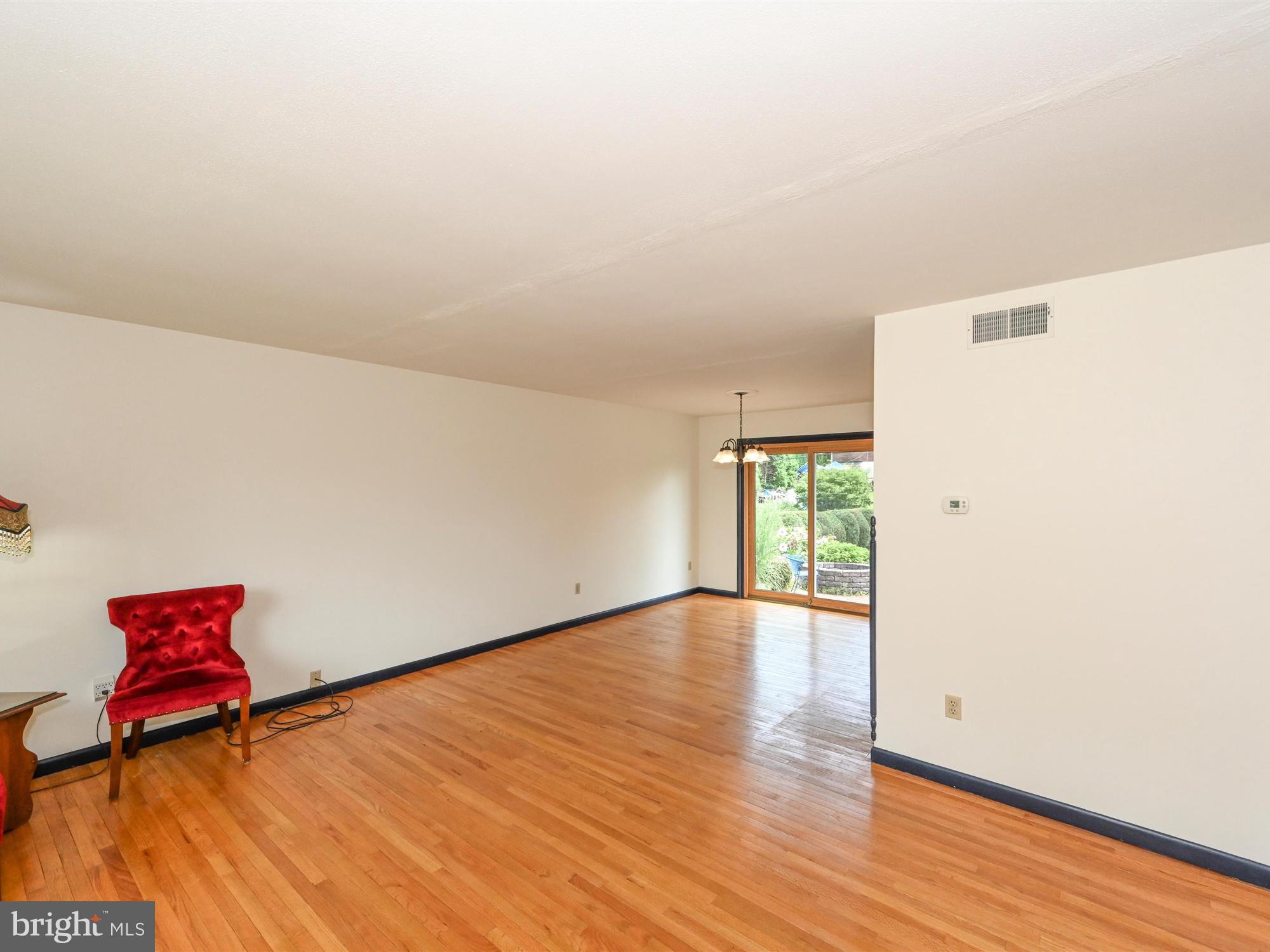 2906 Curtis Road Reading, PA 19609 - Photo 6 of 27 Gallery Image 6