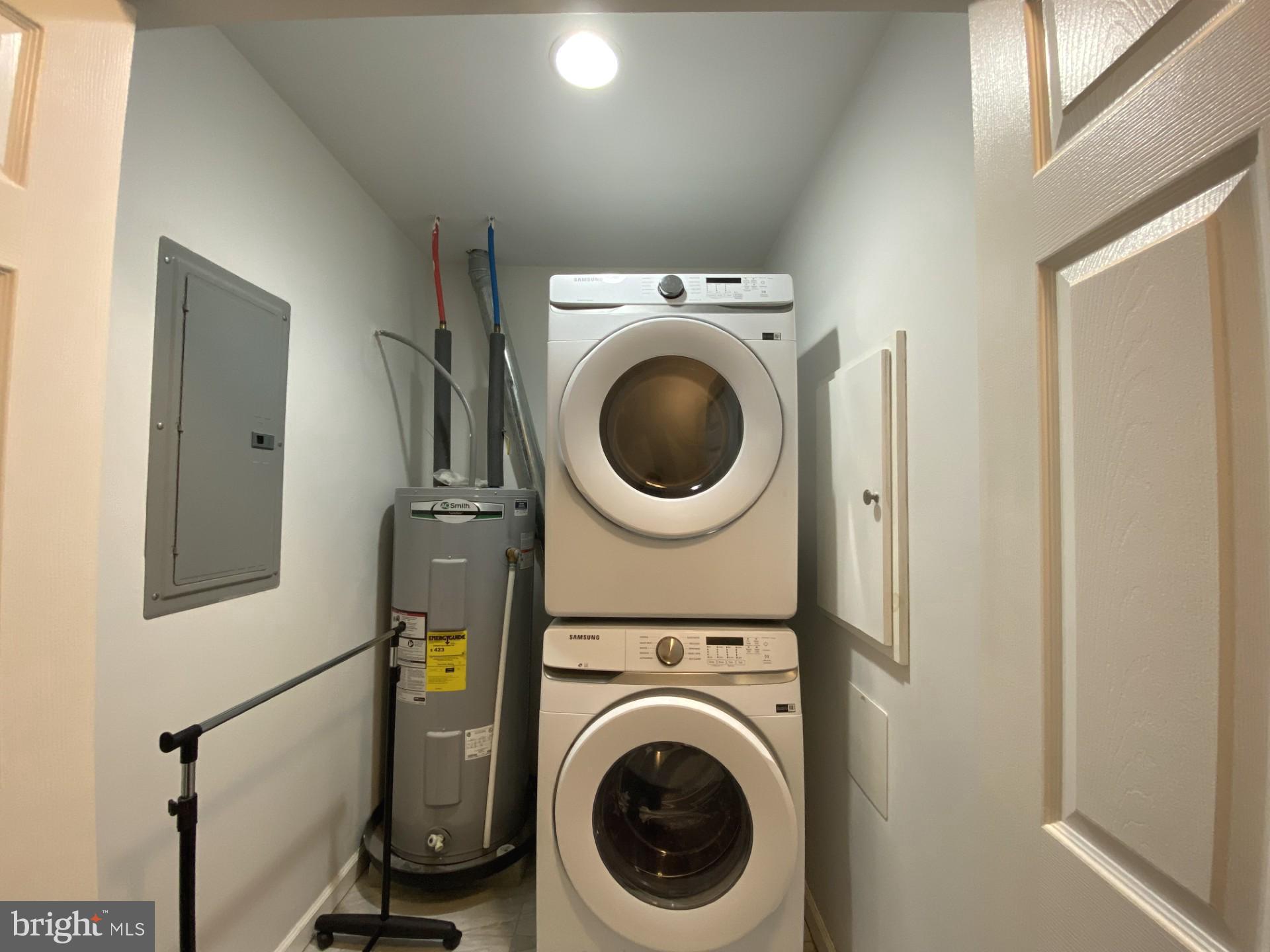 4945 Chestnut Street Philadelphia, PA 19139 - Photo 22 of 27 a utility room with dryer and washer