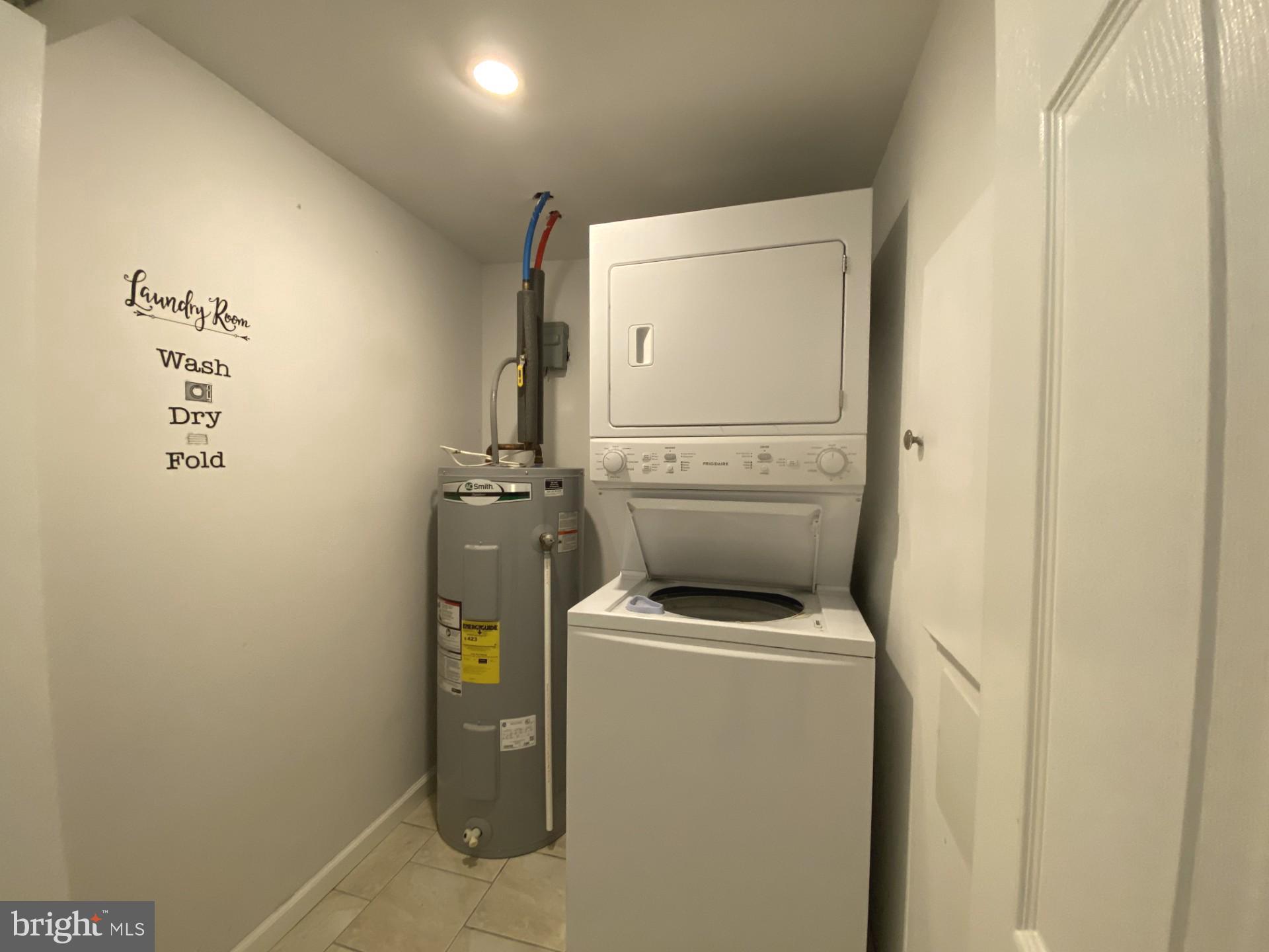 4945 Chestnut Street Philadelphia, PA 19139 - Photo 10 of 27 a utility room with dryer and washer