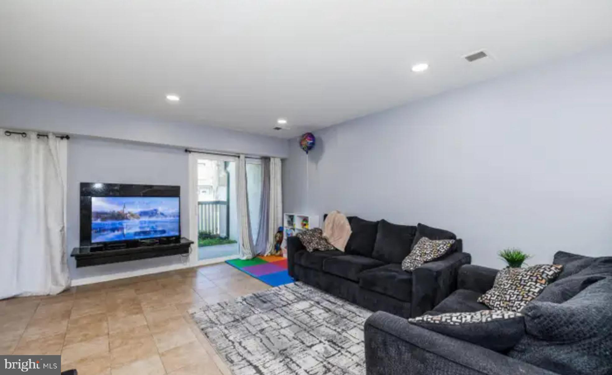 3919 El Soneta Place, Unit 9 Alexandria, VA 22309 - Photo 4 of 17 a living room with furniture and a flat screen tv