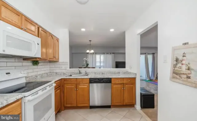 $2,400 | 3919 El Soneta Place, Unit 9, Alexandria, VA 22309