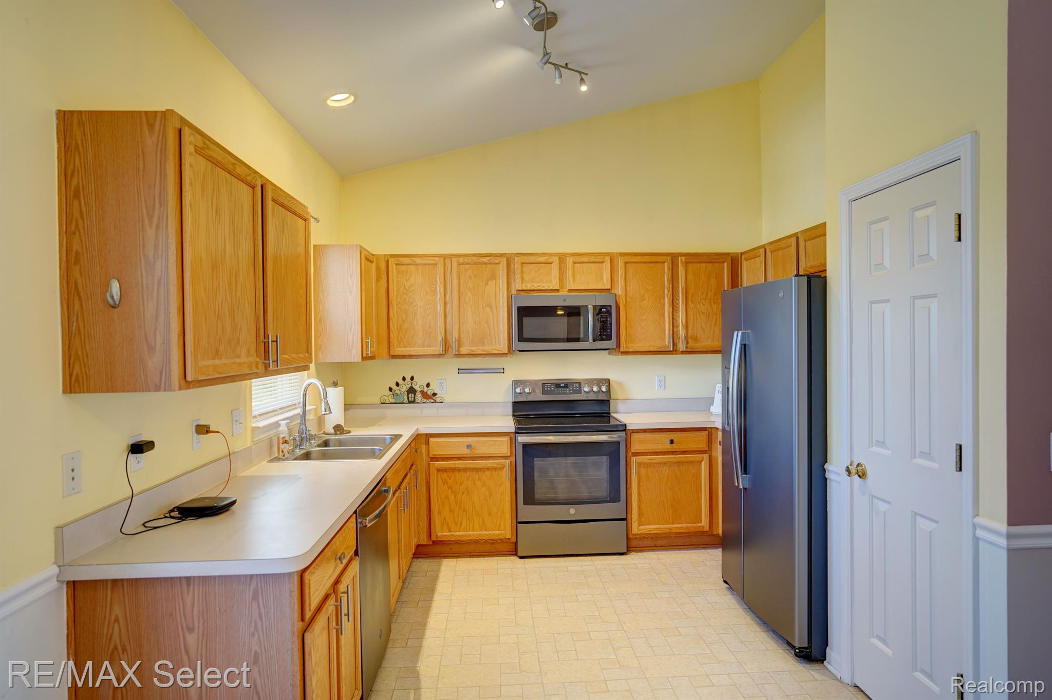 401 Deer Valley Road Holly, MI 48442 - Photo 8 of 33 Gallery Image 8