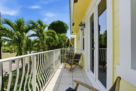 $925,000 | 2628 Northeast 9th Avenue, Unit 2, Wilton Manors, FL 33334