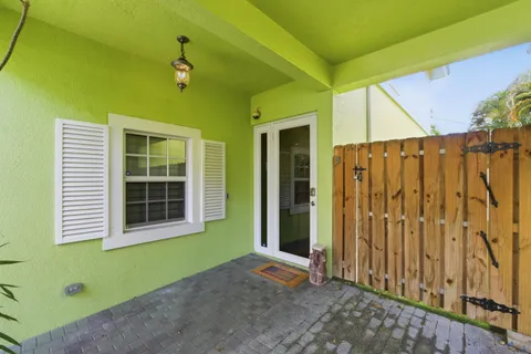 $925,000 | 2628 Northeast 9th Avenue, Unit 2, Wilton Manors, FL 33334