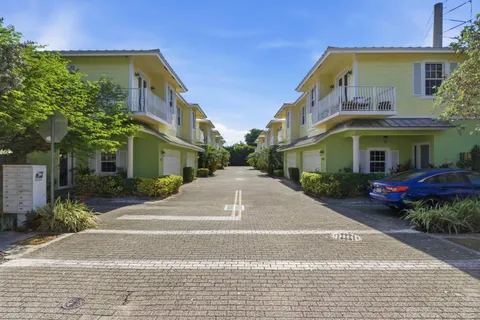 $925,000 | 2628 Northeast 9th Avenue, Unit 2, Wilton Manors, FL 33334