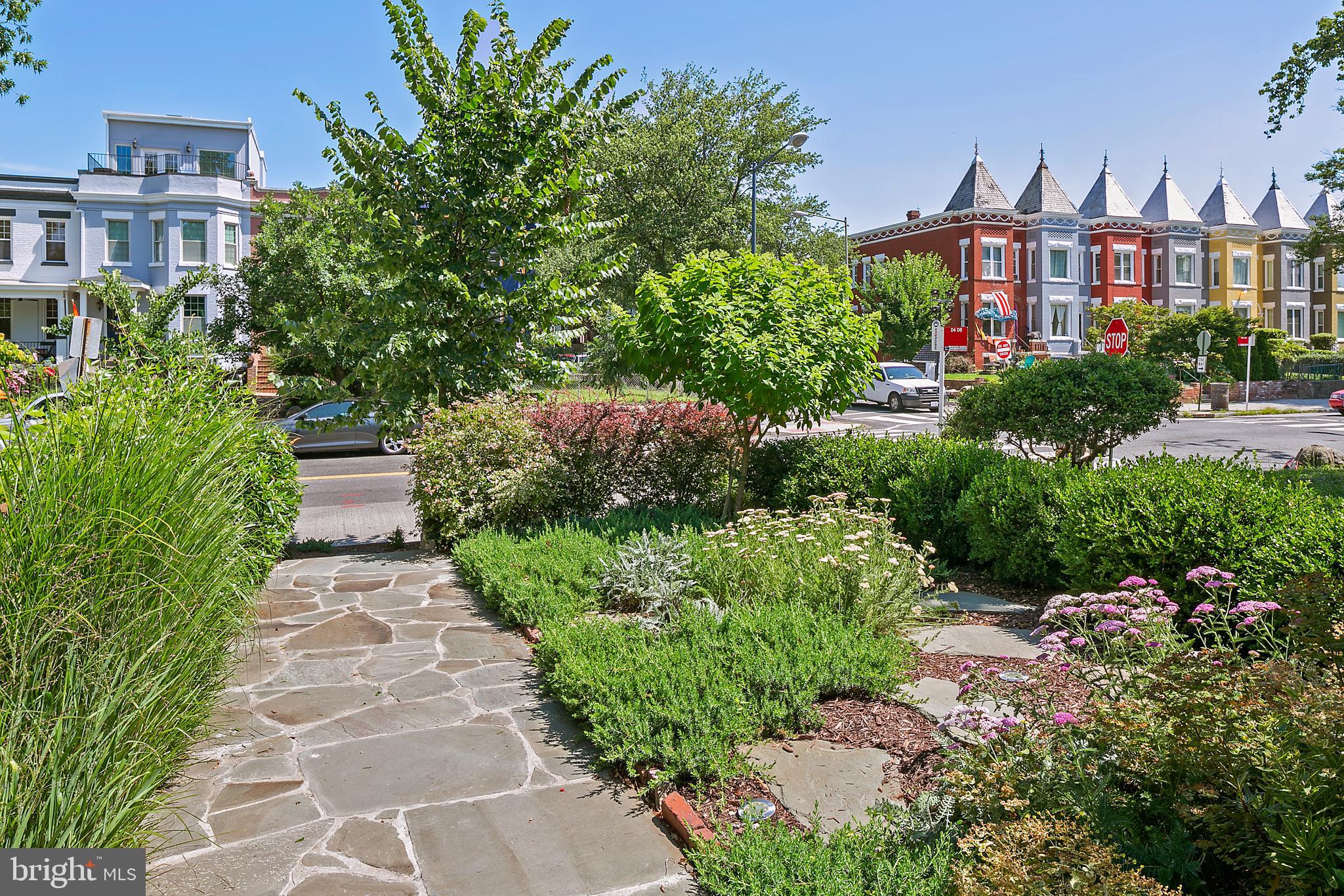 925 K Street Northeast Washington, DC 20002 - Photo 2 of 35 a view of a garden with pathway