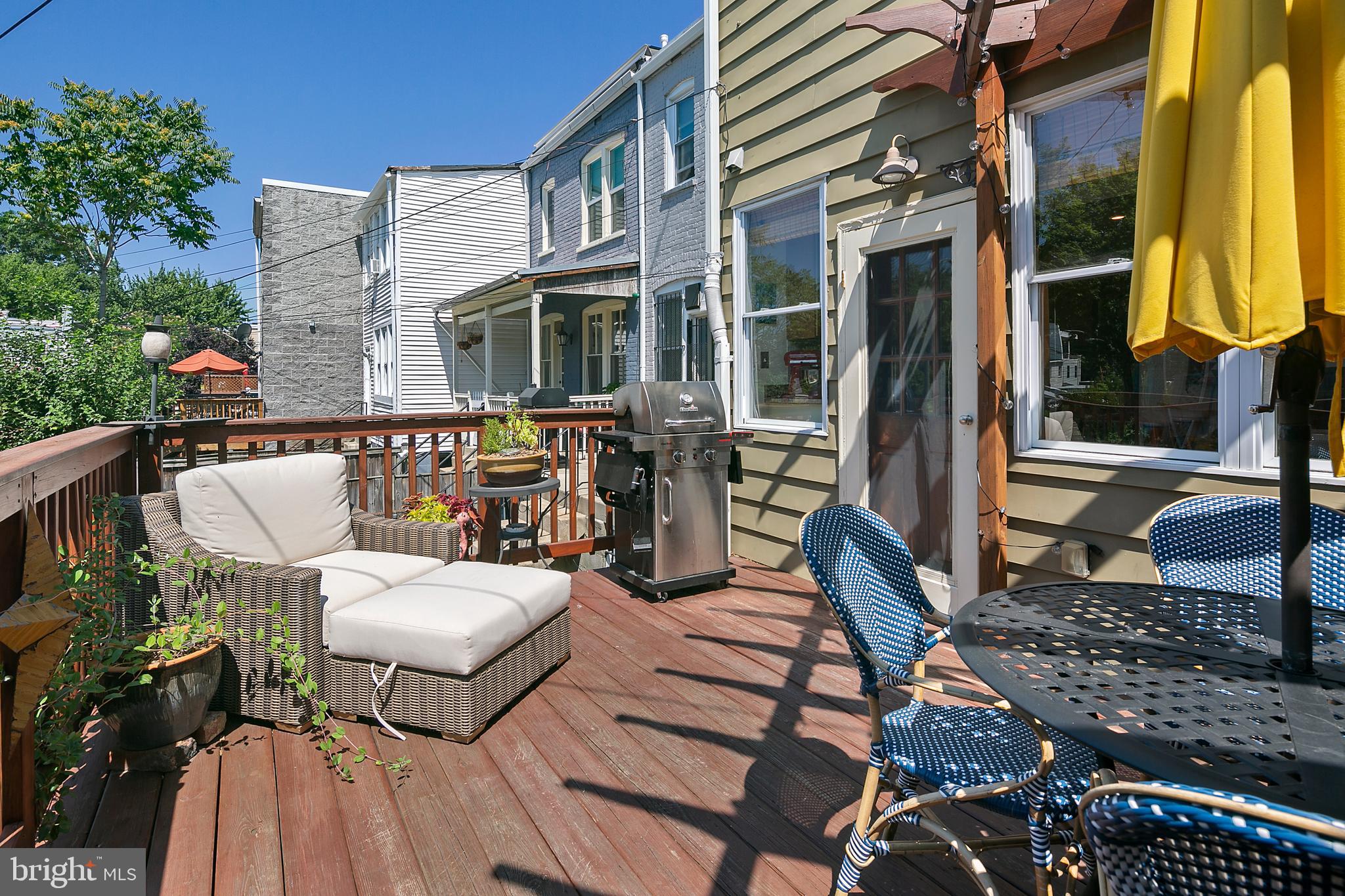 925 K Street Northeast Washington, DC 20002 - Photo 17 of 35 a view of a patio with couches table and chairs and potted plants