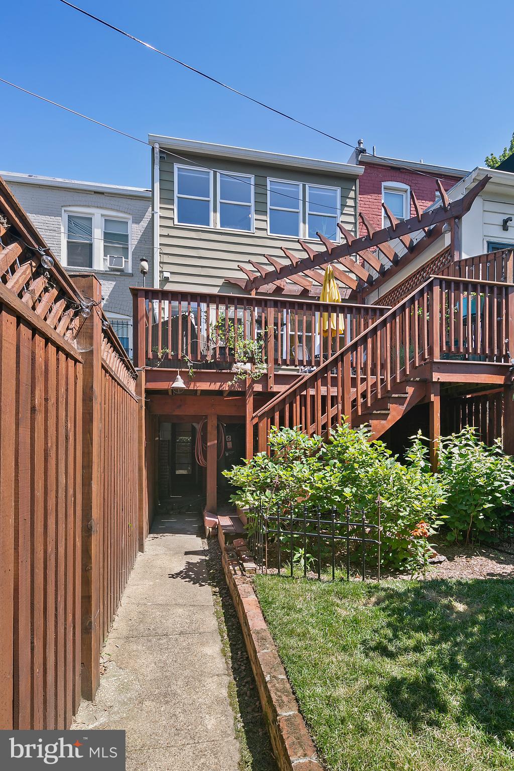 925 K Street Northeast Washington, DC 20002 - Photo 31 of 35 a view of a house with a small yard and plants