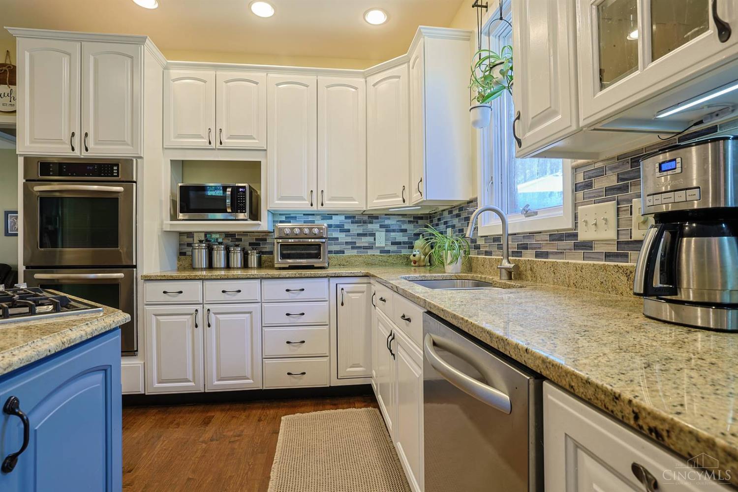723 Nunner Road Maineville, OH 45039 - Photo 22 of 98 Great lighting and windows in the kitchen