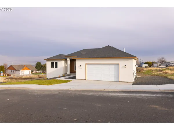 $459,900 | 1635 Hayes Street, Umatilla, OR 97882