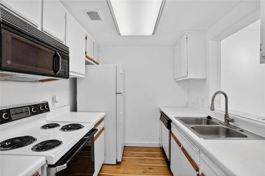 1280 West Peachtree Street Northwest, Unit 3014 Atlanta, GA 30309 - Photo 10 of 33 a kitchen with a stove and a sink