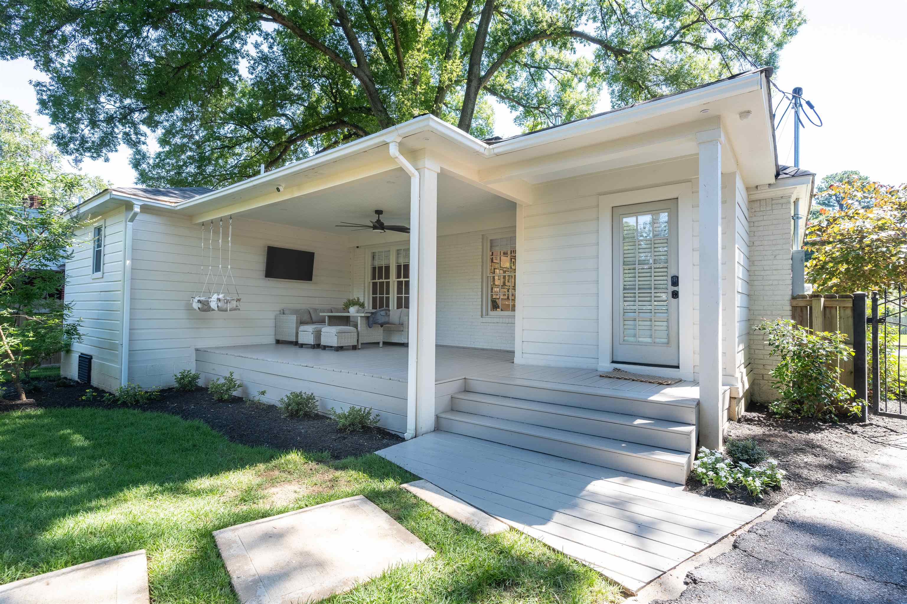 497 East Swan Ridge Circle Memphis, TN 38122 - Photo 25 of 29 Exterior space with ceiling fan and a front lawn