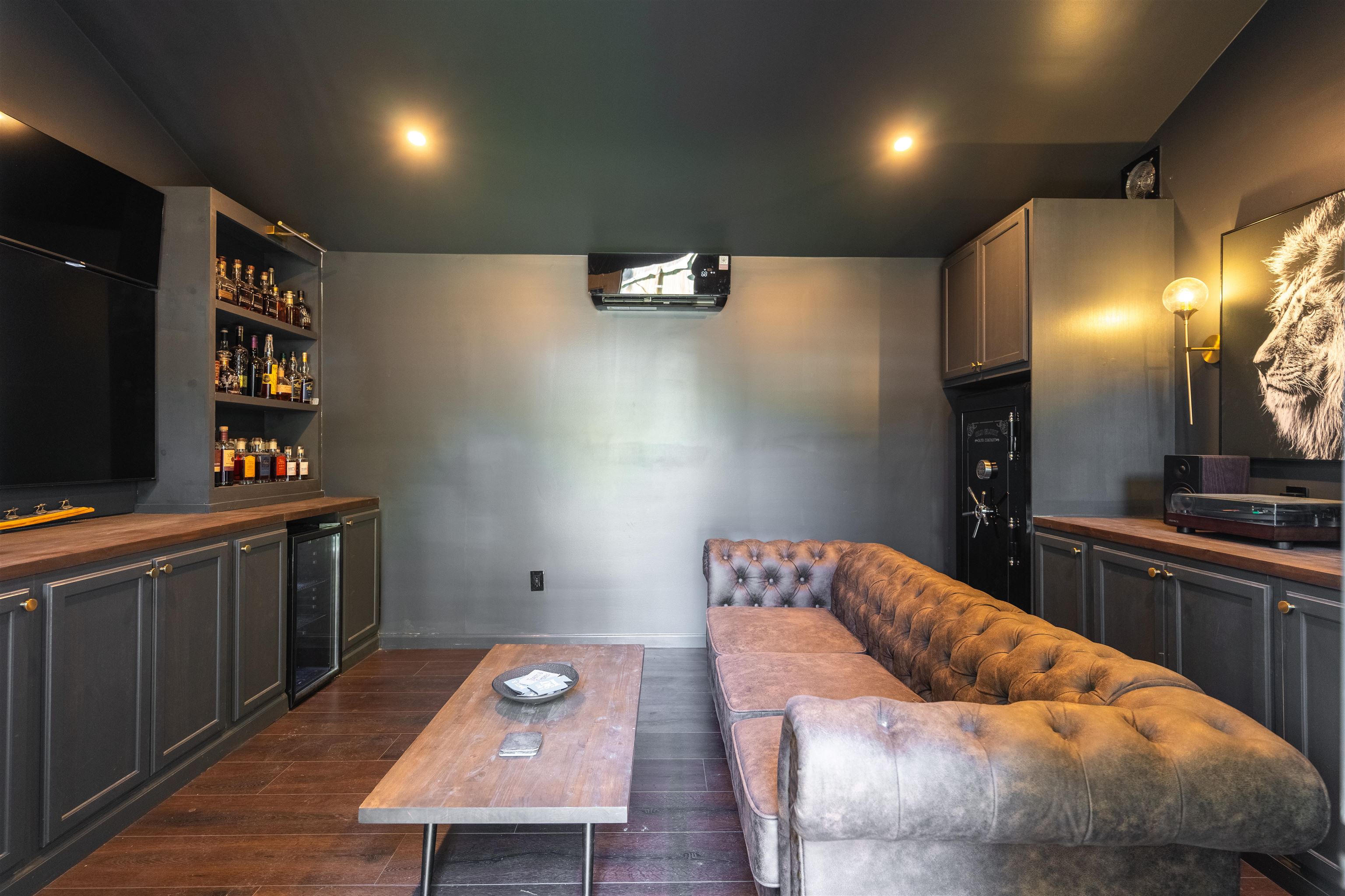 497 East Swan Ridge Circle Memphis, TN 38122 - Photo 29 of 29 Interior space featuring bar, dark hardwood / wood-style flooring, and wine cooler