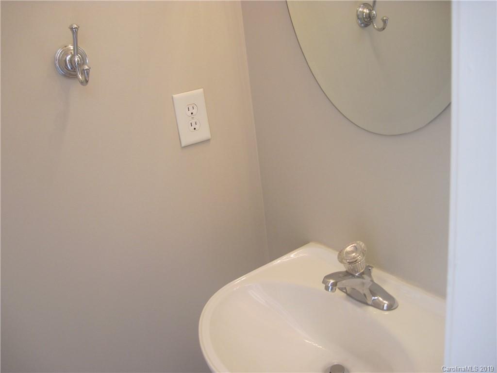8230 Rudolph Road Charlotte, NC 28216 - Photo 18 of 32