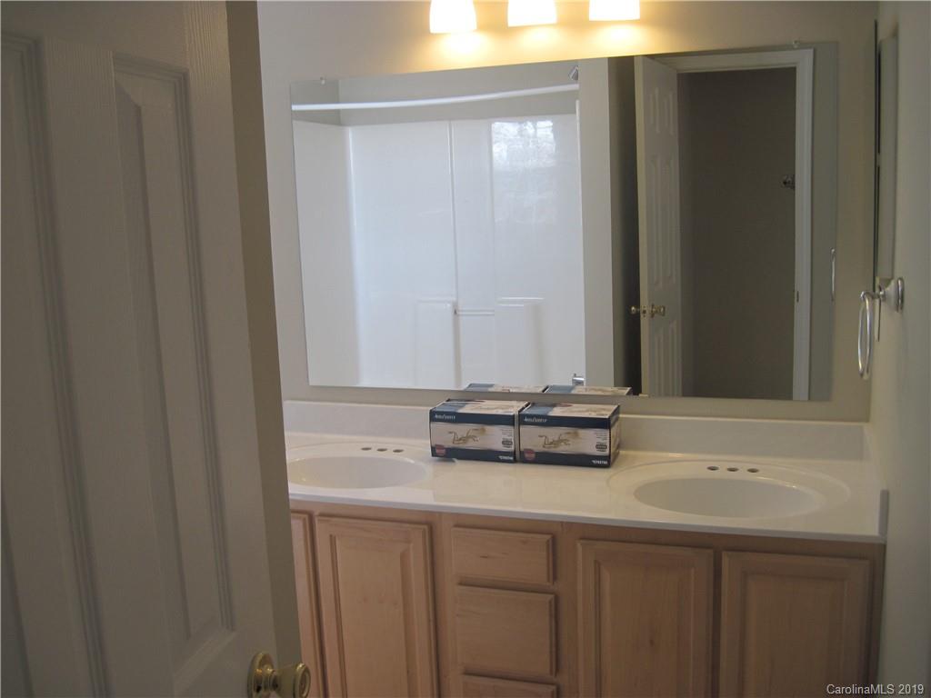8230 Rudolph Road Charlotte, NC 28216 - Photo 23 of 32