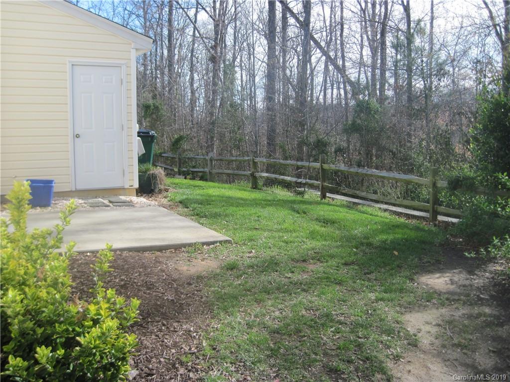8230 Rudolph Road Charlotte, NC 28216 - Photo 5 of 32