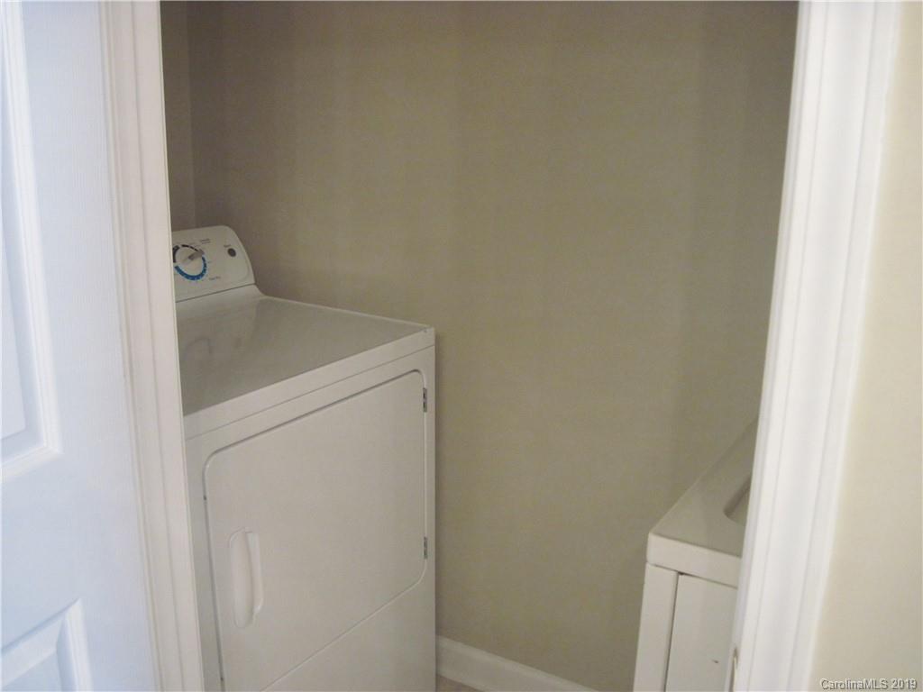 8230 Rudolph Road Charlotte, NC 28216 - Photo 9 of 32