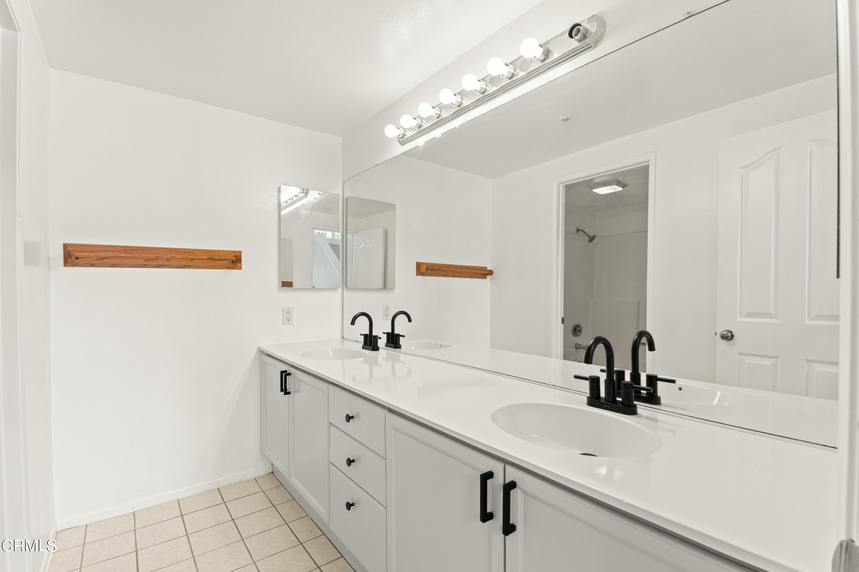 738 Moby Dick Lane Oxnard, CA 93030 - Photo 40 of 48 a bathroom with a sink and a mirror