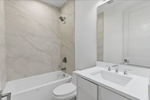 $650,000 | 6414 North Francisco Avenue, Unit 202, Chicago, IL 60645