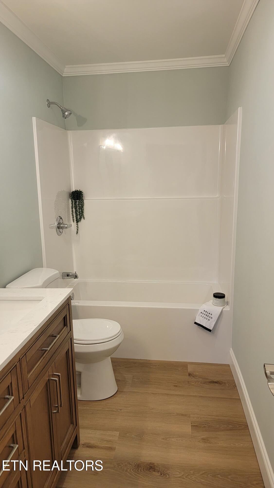 7112 Rollins Road Knoxville, TN 37918 - Photo 13 of 24 Guest Bath