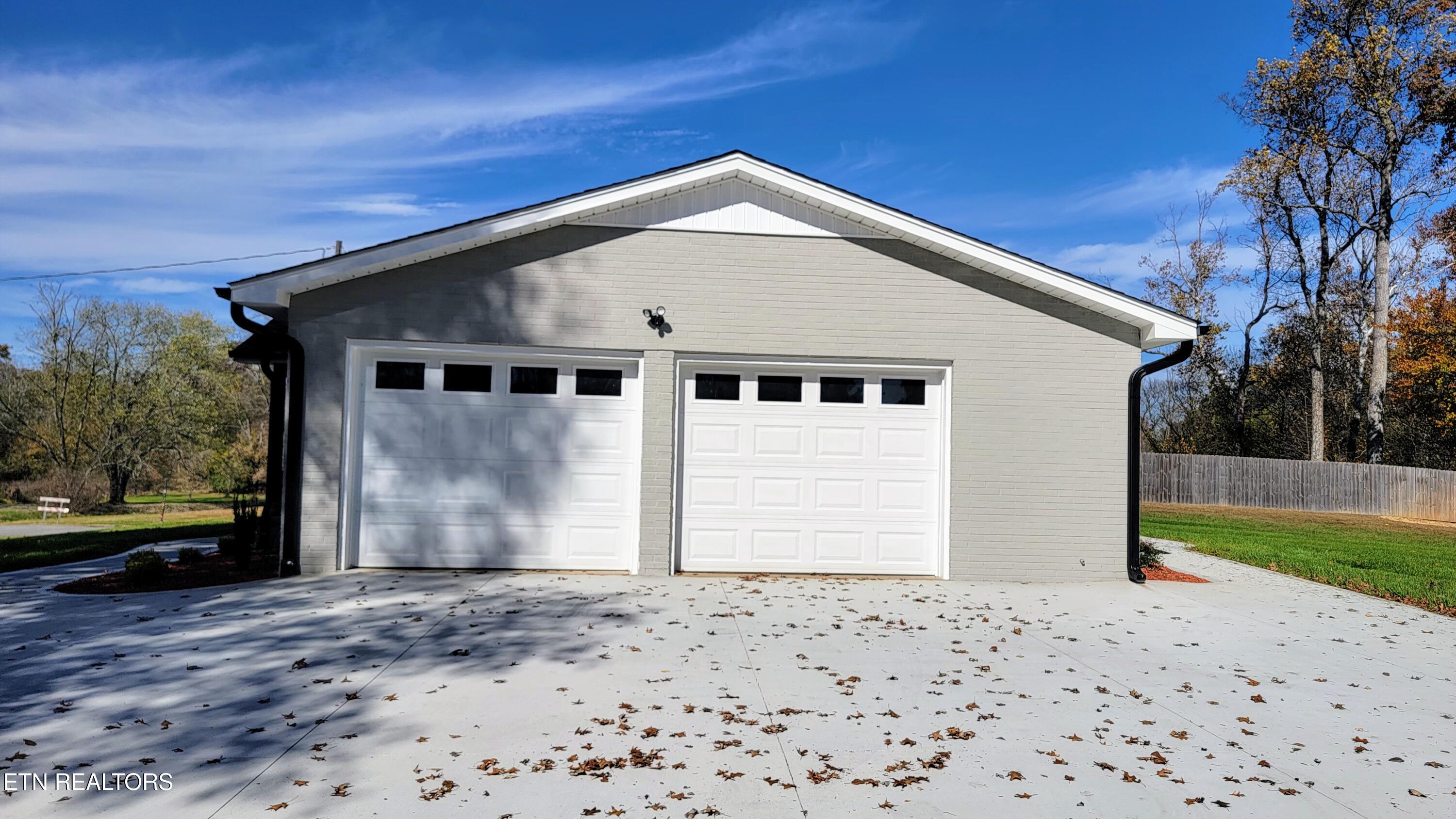 7112 Rollins Road Knoxville, TN 37918 - Photo 22 of 24 Garage
