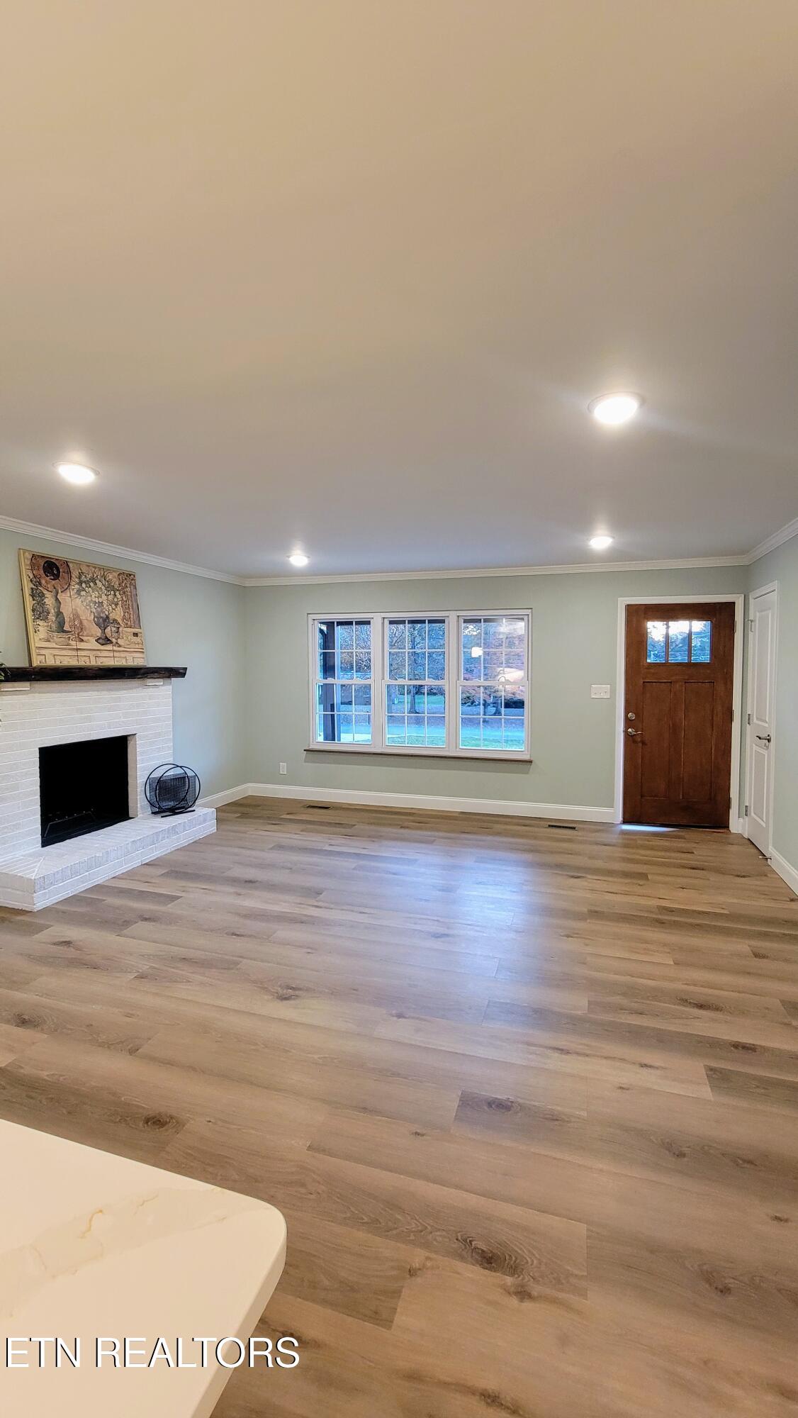7112 Rollins Road Knoxville, TN 37918 - Photo 4 of 24 living room
