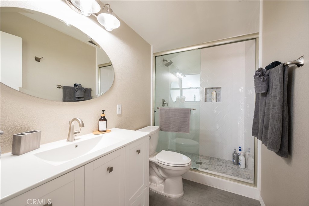 5175 White Tail Place Paso Robles, CA 93446 - Photo 15 of 37 a bathroom with a sink a toilet and shower