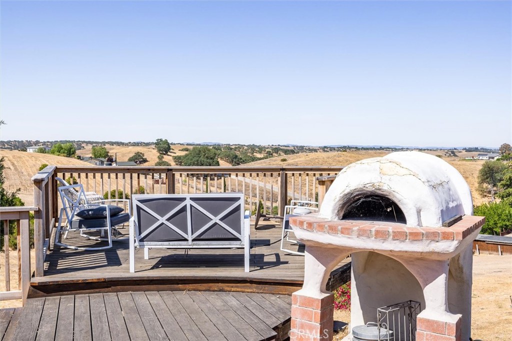 5175 White Tail Place Paso Robles, CA 93446 - Photo 27 of 37 a view of a balcony with furniture and outdoor space