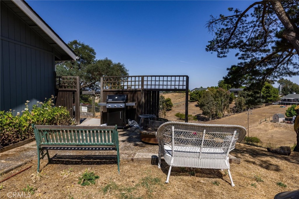5175 White Tail Place Paso Robles, CA 93446 - Photo 30 of 37 a view of a deck with a table and chairs