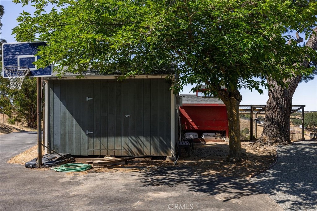 5175 White Tail Place Paso Robles, CA 93446 - Photo 32 of 37 a table and chair sitting in the middle of a yard