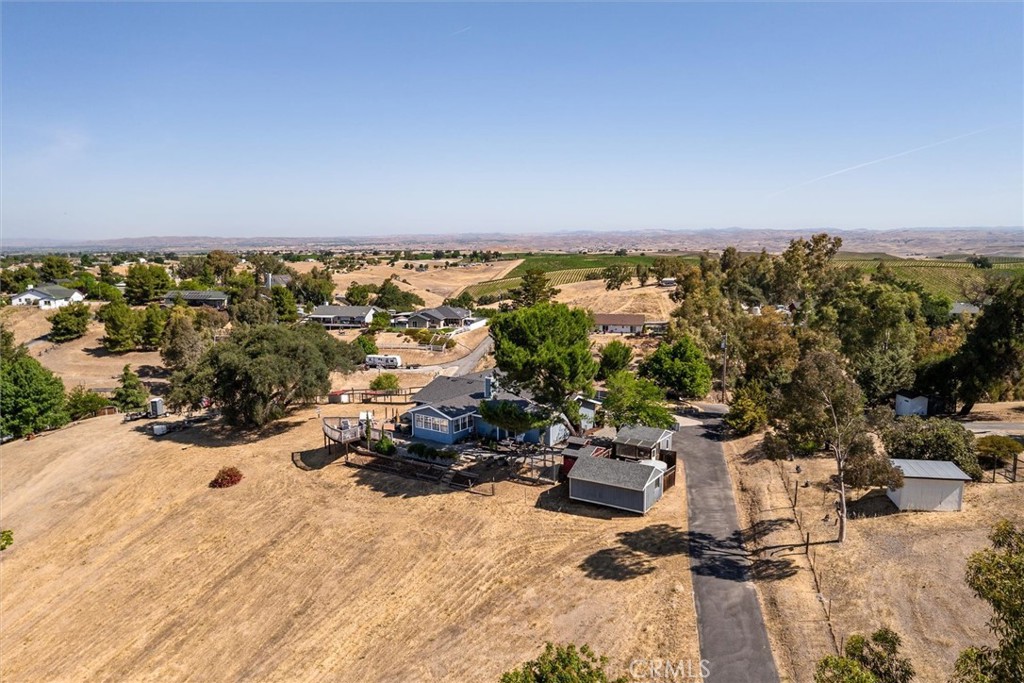 5175 White Tail Place Paso Robles, CA 93446 - Photo 37 of 37 an outdoor space with furniture
