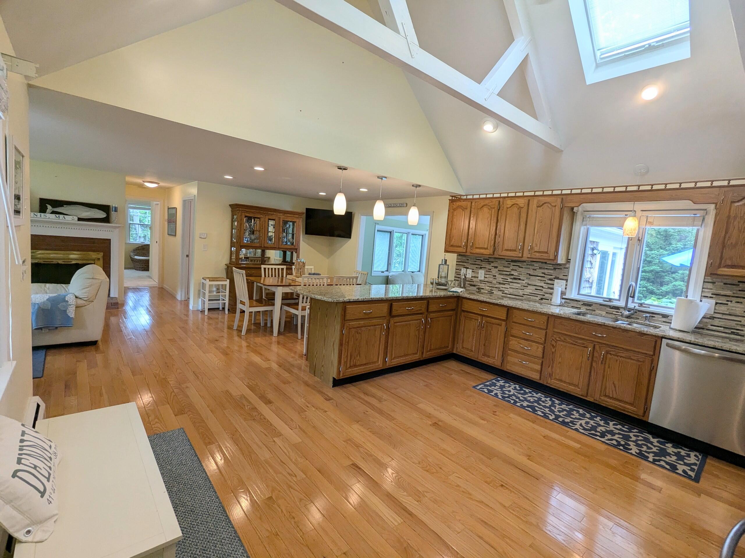 32 Apple Lane Dennis, MA 02638 - Photo 4 of 48 1000012421