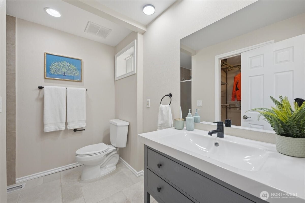 1801 Anacortes Avenue Northeast Renton, WA 98059 - Photo 16 of 29