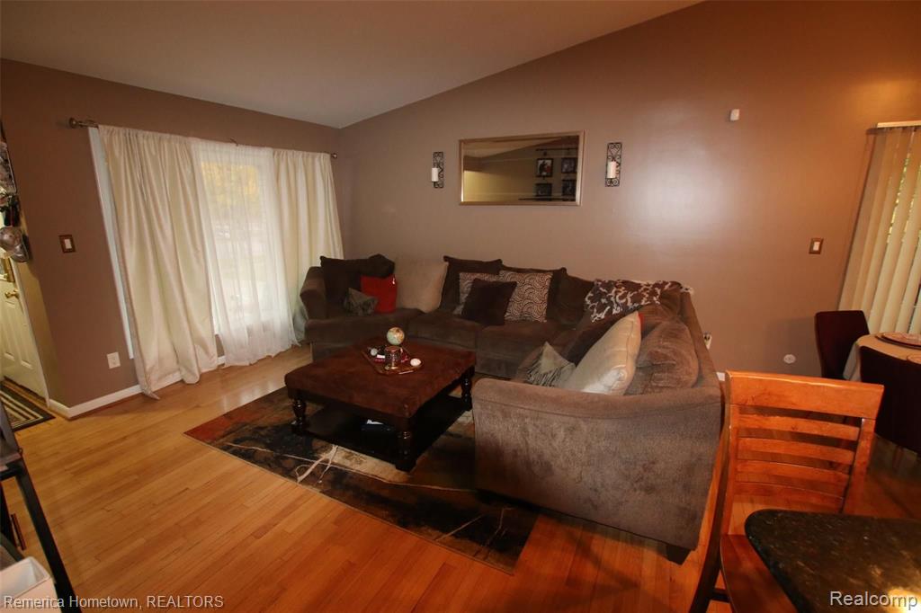 32380 Marblehead Road Farmington, MI 48336 - Photo 3 of 15