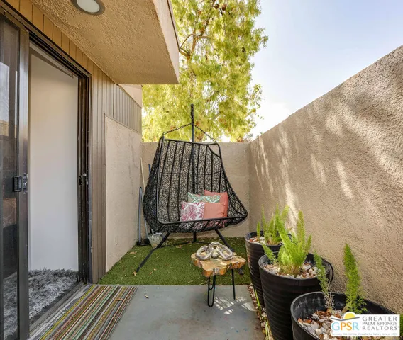 $305,000 | 437 Bradshaw E Lane, Unit 50, Palm Springs, CA 92262