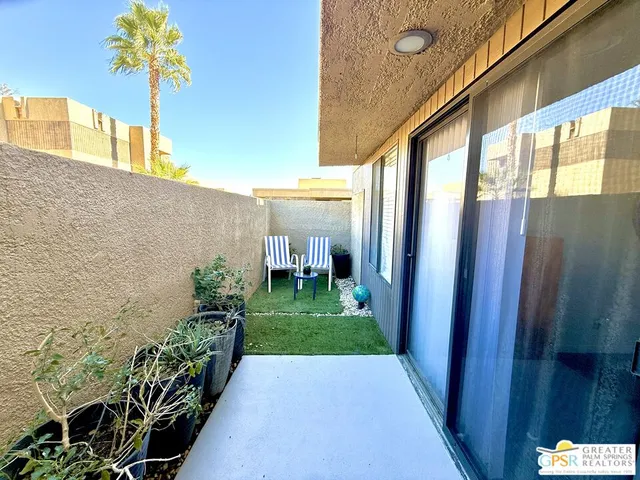 $305,000 | 437 Bradshaw E Lane, Unit 50, Palm Springs, CA 92262