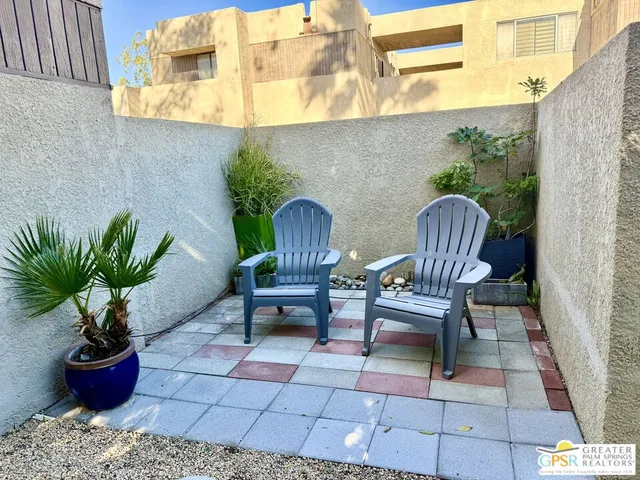 $305,000 | 437 Bradshaw E Lane, Unit 50, Palm Springs, CA 92262