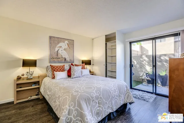 $305,000 | 437 Bradshaw E Lane, Unit 50, Palm Springs, CA 92262