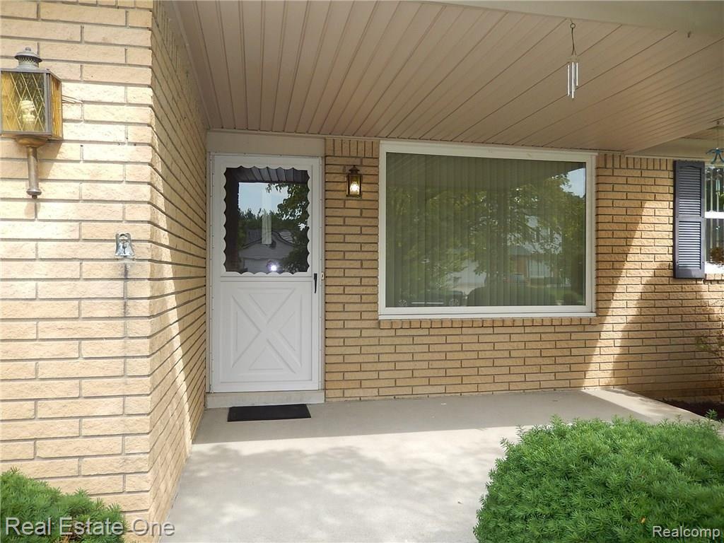 41919 Ridge Road East Novi, MI 48375 - Photo 2 of 21