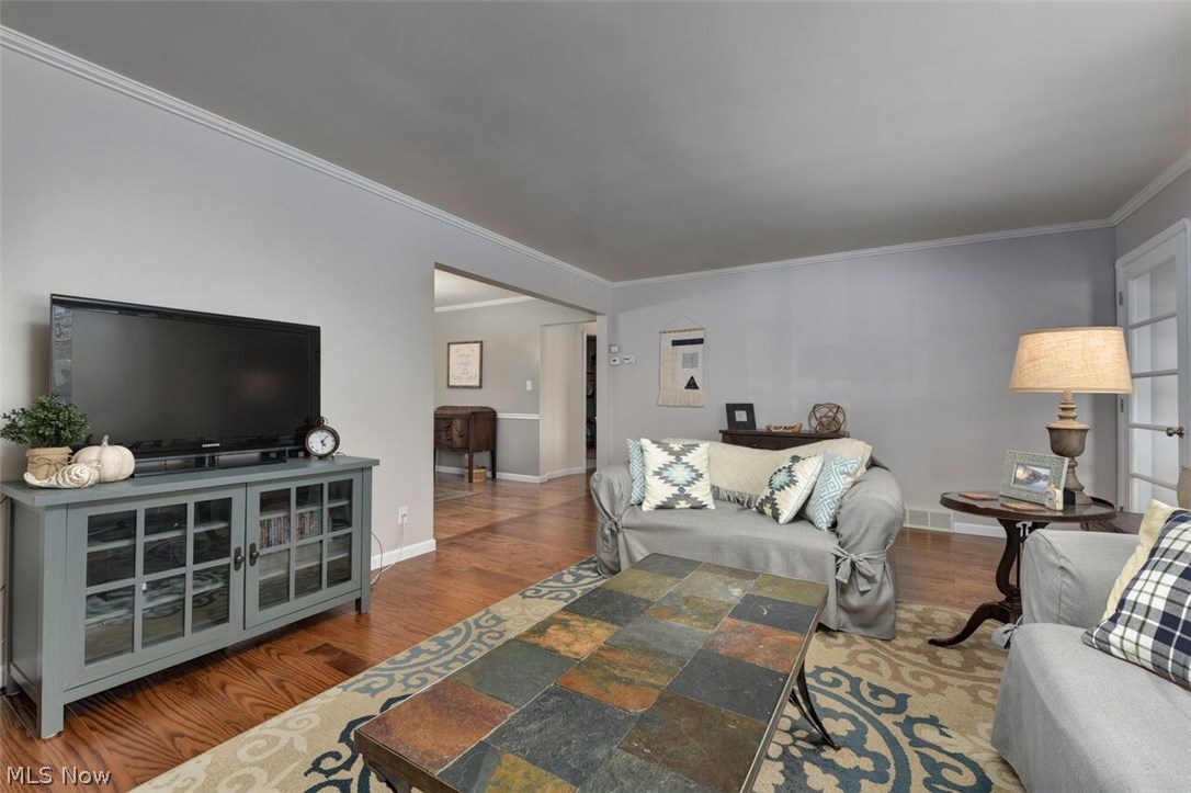 25755 Highland Road Cleveland, OH 44143 - Photo 7 of 31