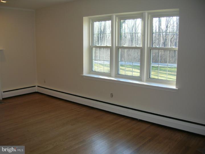 680 Taylor Road Downingtown, PA 19335 - Photo 6 of 20 Living Room