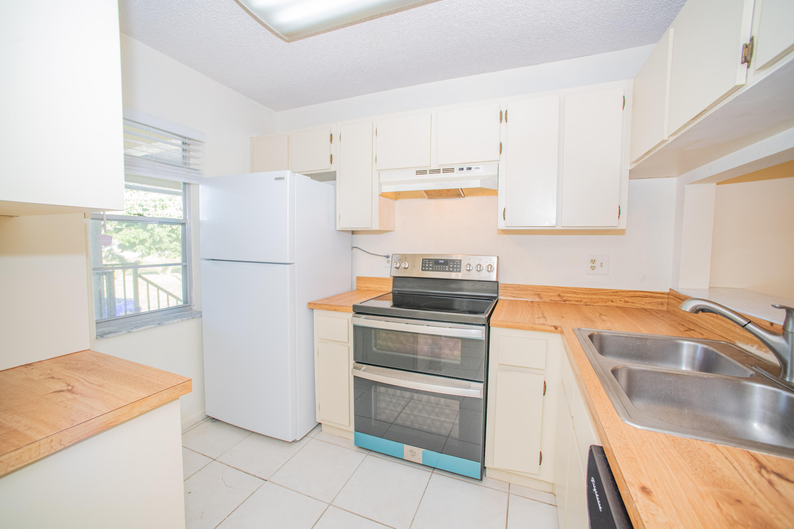 9907 Three Lakes Circle Boca Raton, FL 33428 - Photo 8 of 15 ALJ_5011