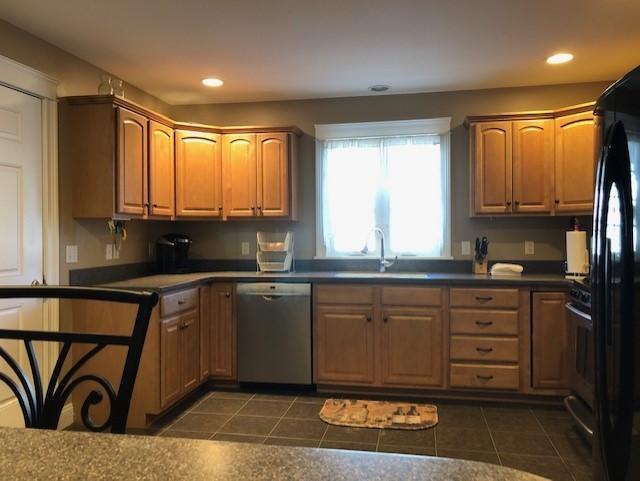 41 Sand Point Lane, Unit 41 Cumberland Foreside, ME 04110 - Photo 7 of 20 41 sandpoint kitchen